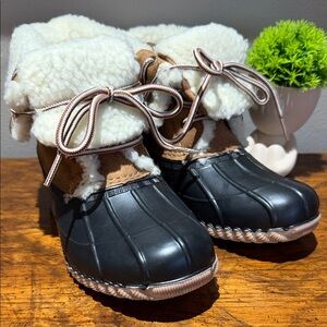 Forever 21 Cream Shearling-Lined Boots Sz 5.5